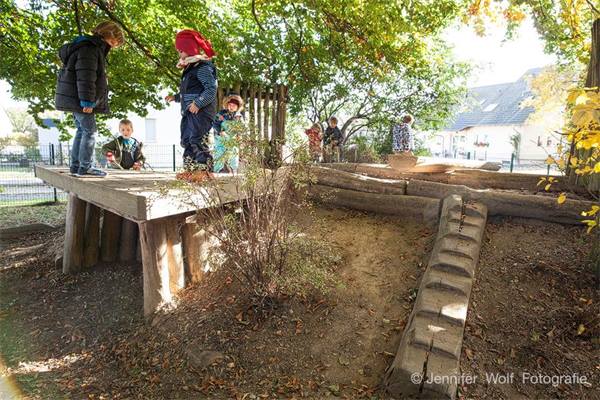 Der Spielhügel im Garten